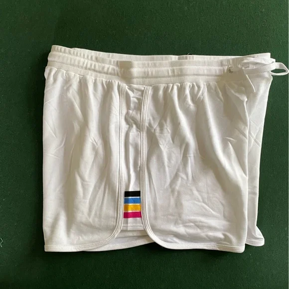 Jane and Delancey womens drawstring elastic waist shorts. Size L - Picture 3 of 7